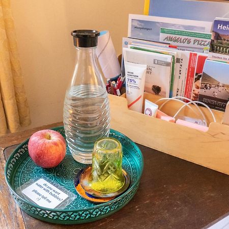 Zimmer In Kuenstlerwohnung Stuttgart Ngoại thất bức ảnh