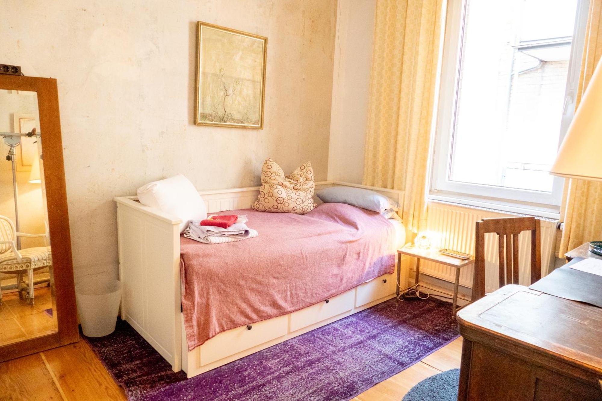 Zimmer In Kuenstlerwohnung Stuttgart Ngoại thất bức ảnh