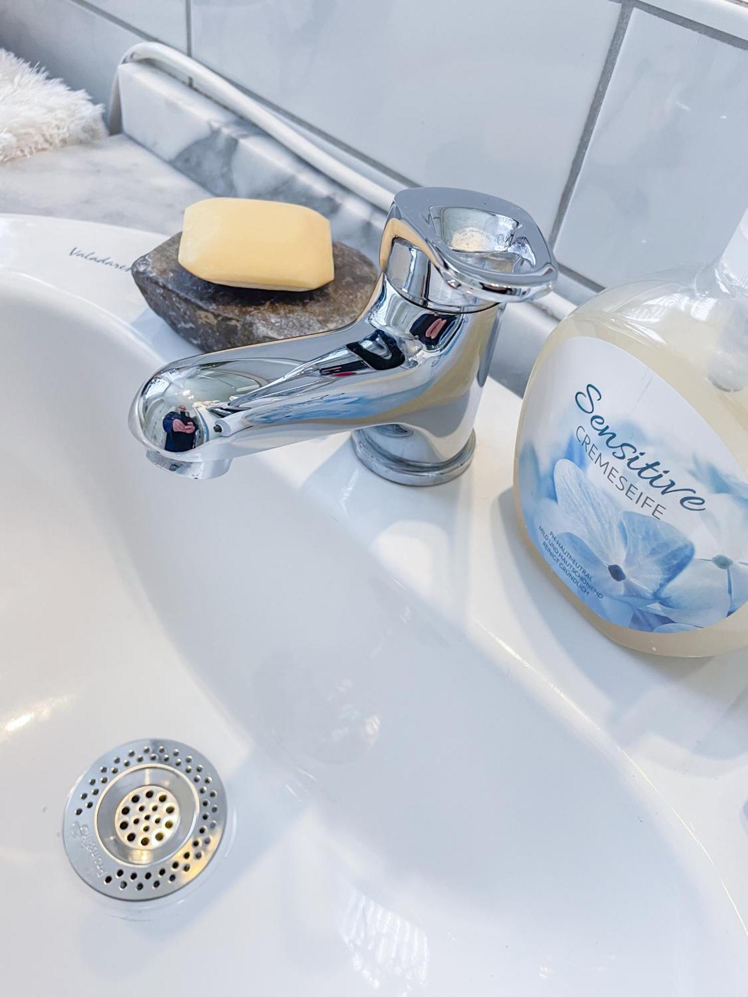 Zimmer In Kuenstlerwohnung Stuttgart Ngoại thất bức ảnh